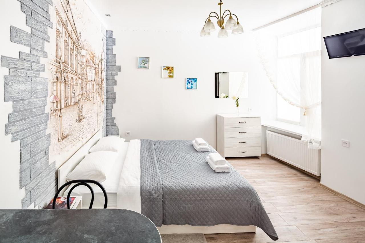 Beautiful apartments in the center Lviv Extérieur photo